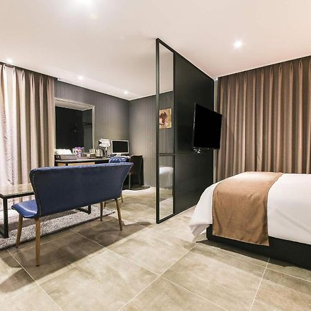 Docking Hotel Gimpo Pokoj fotografie