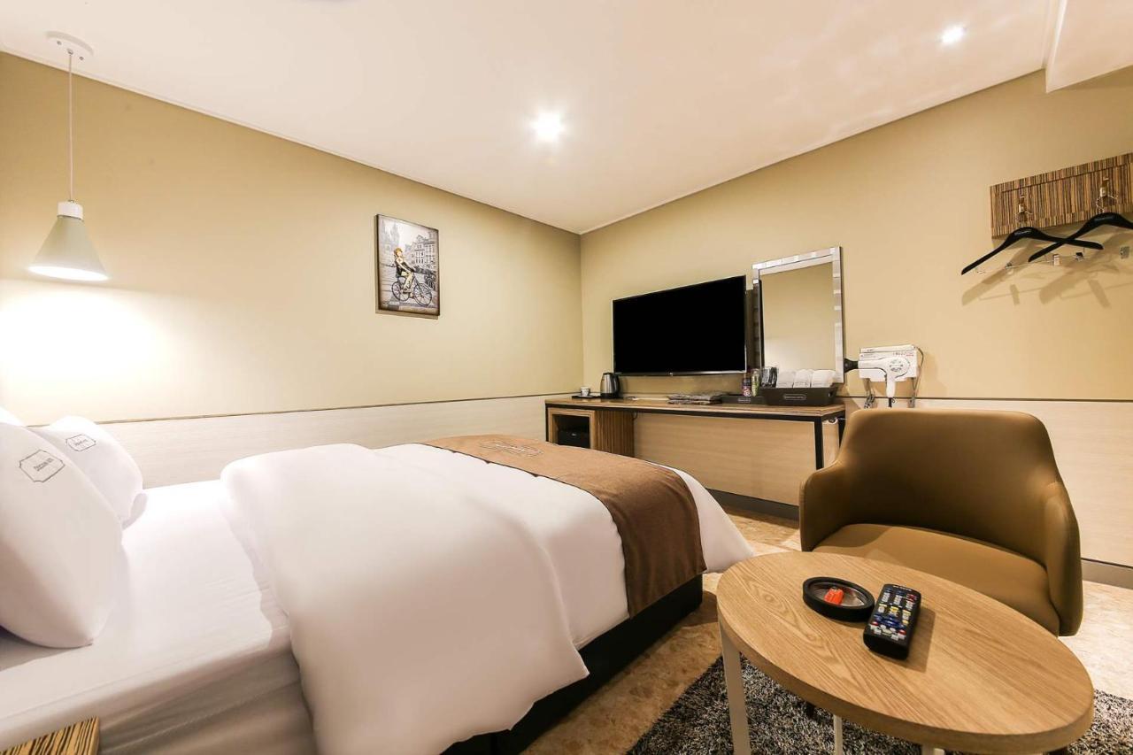 Docking Hotel Gimpo Exteriér fotografie